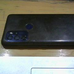 Cellulare blauw Motorola, come riportato da Pukkelpop Festivalterrein utilizzando iLost