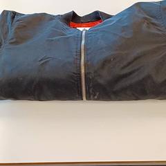 Veste, a été signalé par Centraal magazijn utilisant iLost