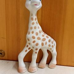 Sophie la girafe, a été signalé par IKEA Toulouse utilisant iLost