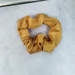 Scrunchies i håret, som rapportert av IKEA Malmö ved bruk av iLost