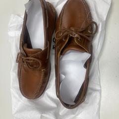 Zapatos Brown, segundo informou Ramada by Wyndham Amsterdam Airport Schiphol usando iLost