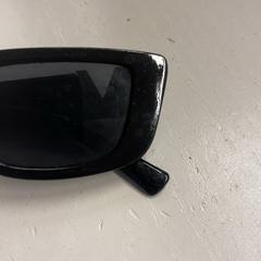 Gafas de sol, ha sido reportado por GVB con iLost