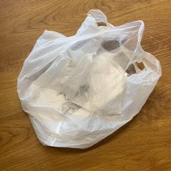 Plastikozko poltsa, gisa salatu by GVB iLost erabiliz