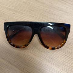 Gafas de sol Zwart/bruin, segundo informou IKEA Duiven usando iLost