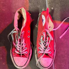Rode sneakers All Stars rood maat 39.5, zoals gemeld door Into The Great Wide Open met iLost