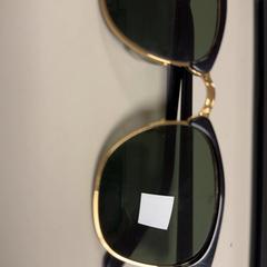 Occhiali da sole Ray Ban, come riportato da Pathé Tuschinski utilizzando iLost