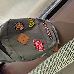 バックパック met patches がiLostで Regio Antwerpen - Brussel によって報告されました