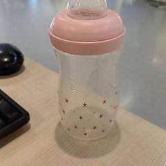 Biberón Rose en plastique, ha sido reportado por IKEA Toulouse con iLost