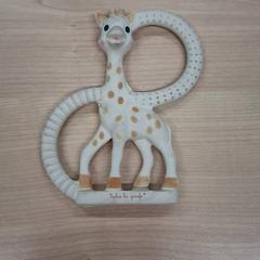 Brinquedo Sophie la Girafe, como reportado por IKEA Caen Fleury-sur-Orne utilizando o iLost