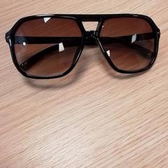 Sonnenbrille, gemeldet von Qbuzz Fryslân über iLost