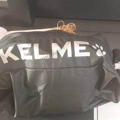 حقائب حمل وحقائب اليد Zwart kelme، كما تم الإبلاغ عنه بواسطة Regio Limburg - Leuven عبر iLost