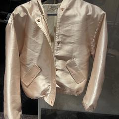 Chaqueta de muller Goud, segundo informou Van der Valk Hotel Assen usando iLost