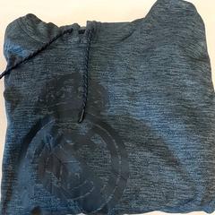 Kleding  - Sweater, a été signalé par Centraal magazijn utilisant iLost