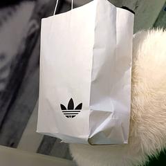 Sac papier adidas، كما تم الإبلاغ عنه بواسطة IKEA Nantes عبر iLost