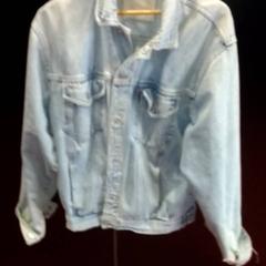Giacca di jeans, come riportato da TivoliVredenburg utilizzando iLost