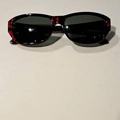Sunglasses, as reported by Pathé de Kuip using iLost