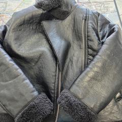 Chaqueta leer maat 110, segundo informou Arriva Twents usando iLost