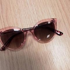 Gafas de sol, ha sido reportado por Qbuzz Fryslân con iLost