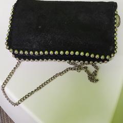 Taschen Zwart met zilveren ketting, gemeldet von Gemeente Ede über iLost