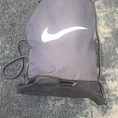 Backpack Grijs met wit Nike logo, as reported by Transdev Gooi en Vechtstreek using iLost