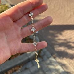 Goedkleurig armbandje, segundo informou a iLost