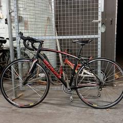 Bicicleta Specialized Zwart met rode letters, segundo informou Fietsdepot Hasselt usando iLost