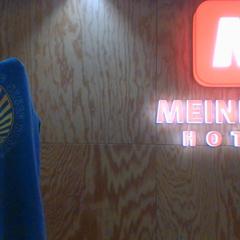 Hoodie blue-grey, gemeldet von MEININGER Hotel Innsbruck Zentrum über iLost