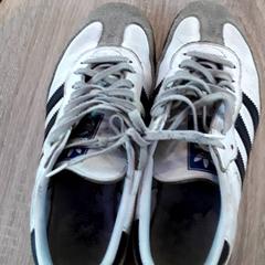 Sneaker, rapporterat av EBS Tramplein med iLost