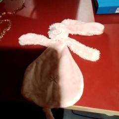 Xoguete de peluche, segundo informou Apenheul usando iLost