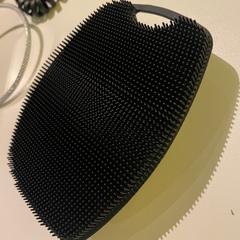 Brush cleansing BLACK, jak nahlášeno Room Mate Bruno pomocí iLost