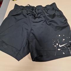 Sportnadrág Zwart Nike, amint azt Gemeente Roermond az iLost segítségével jelentette.