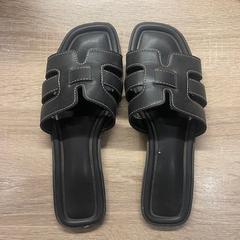 Sandalen Zwart, gemeldet von Van der Valk Hotel Assen über iLost