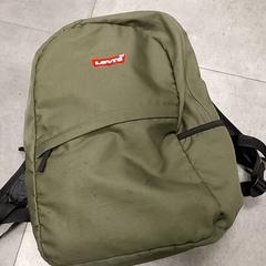 Mochila Khaki, como reportado por Regio Oost-Vlaanderen utilizando o iLost