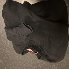 Svetr Black, jak nahlášeno Ramada by Wyndham Amsterdam Airport Schiphol pomocí iLost