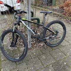 Kinderfiets MTB Giant zwart, gerapporteerd met iLost