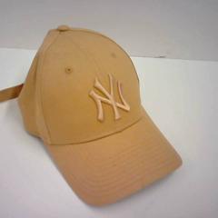 Baseball cap, as reported by Bobbejaanland using iLost