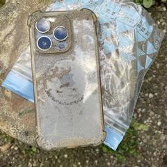 Iphone met zand en zeewater, jak bylo nahlášeno na iLost