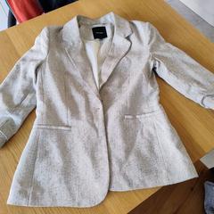Vest beige, as reported by Regio Limburg - Leuven using iLost