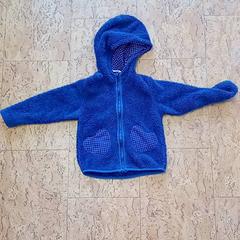 Chaleco niños H&M maat 98/104, ha sido reportado por Regio Limburg - Leuven con iLost