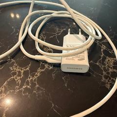 Cargador wit samsung, ha sido reportado por Van der Valk Hotel Veenendaal con iLost