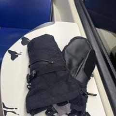 wanten / handschoenen van Burton, gerapporteerd met iLost