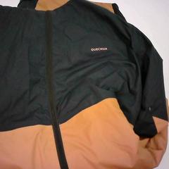ジャケット zwart/geel がiLostで Bobbejaanland によって報告されました