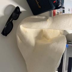 Altofalante bluetooth, Sombreiro de palla & Lentes, segundo informou Silver Sands Beach usando iLost