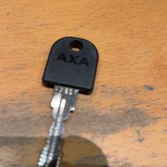 Chave da bicicleta Axa, segundo informou Pathé Ede usando iLost