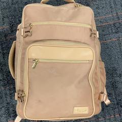 バックパック がiLostで Connexxion Amstelland-Meerlanden Schiphol Zuid によって報告されました