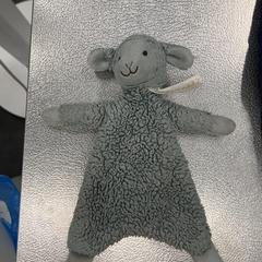 Mazlící hračka Schaap, jak nahlášeno IKEA Eindhoven pomocí iLost