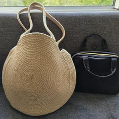A bag and a cosmetic bag, amint azt az iLostnak jelentették.