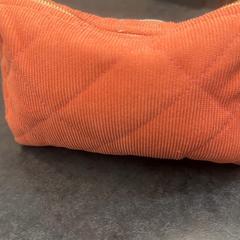 Toilet bag, as reported by Rotterdam The Hague Airport using iLost
