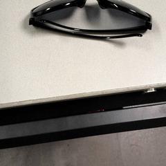 Des lunettes de soleil Zwart, a été signalé par Connexxion Hoeksche Waard Goeree Overflakkee utilisant iLost