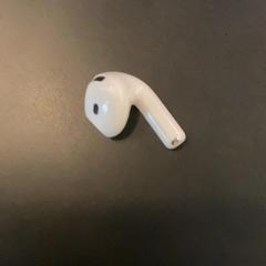 Airpod White, gemeldet von MEININGER Hotel Berlin Central Station über iLost